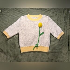 Unique white and Yellow tulip flower sweater. Like new!